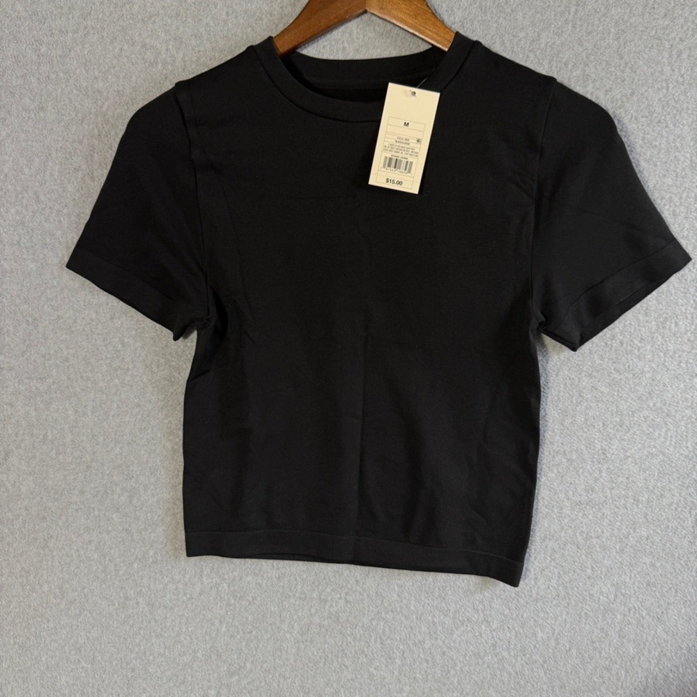 A New Day T-Shirt Minimalist M Black NEW Seamless Short Sleeve Crop Top
